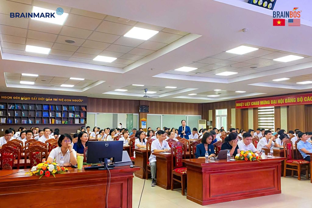 Ban lãnh đạo và đội ngũ quản lý nòng cốt bệnh viện Phúc Yên tập trung nghiên cứu giải pháp BSC-KPI.