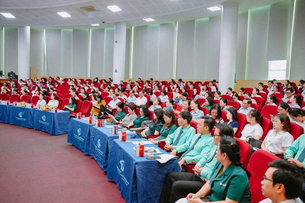 Hội thảo có sự tham dự của toàn thể Ban Giám đốc, cán bộ quản lý đến từ Bệnh viện Đa khoa Thống Nhất và các đơn vị y tế trên địa bàn.